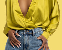 Load image into Gallery viewer, High Rise Mom Jeans - Feminine Fashion Boutique
